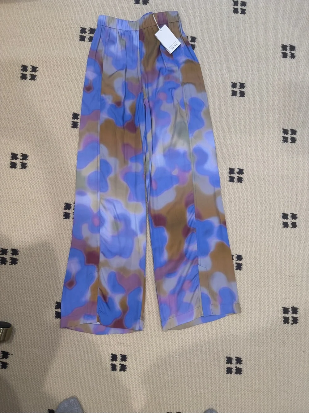 & Other Stories Lavender and Tan satin Abstract Elastic-Waist Pants - Picture 4 of 6